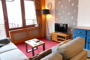 Open plan living room with smart TV with access to free Wi-Fi